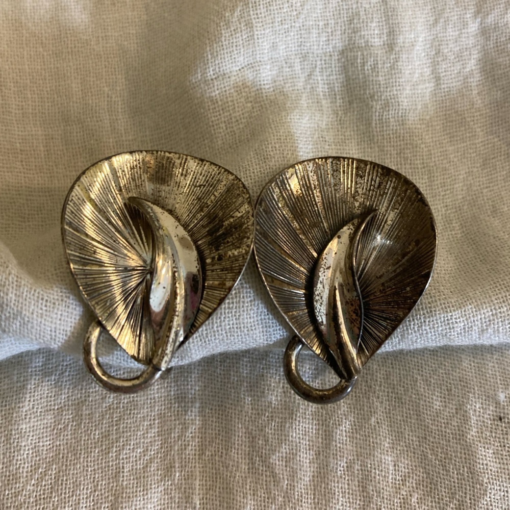 Danecraft Sterling Vintage Lily Flower Screw on‎ Earrings